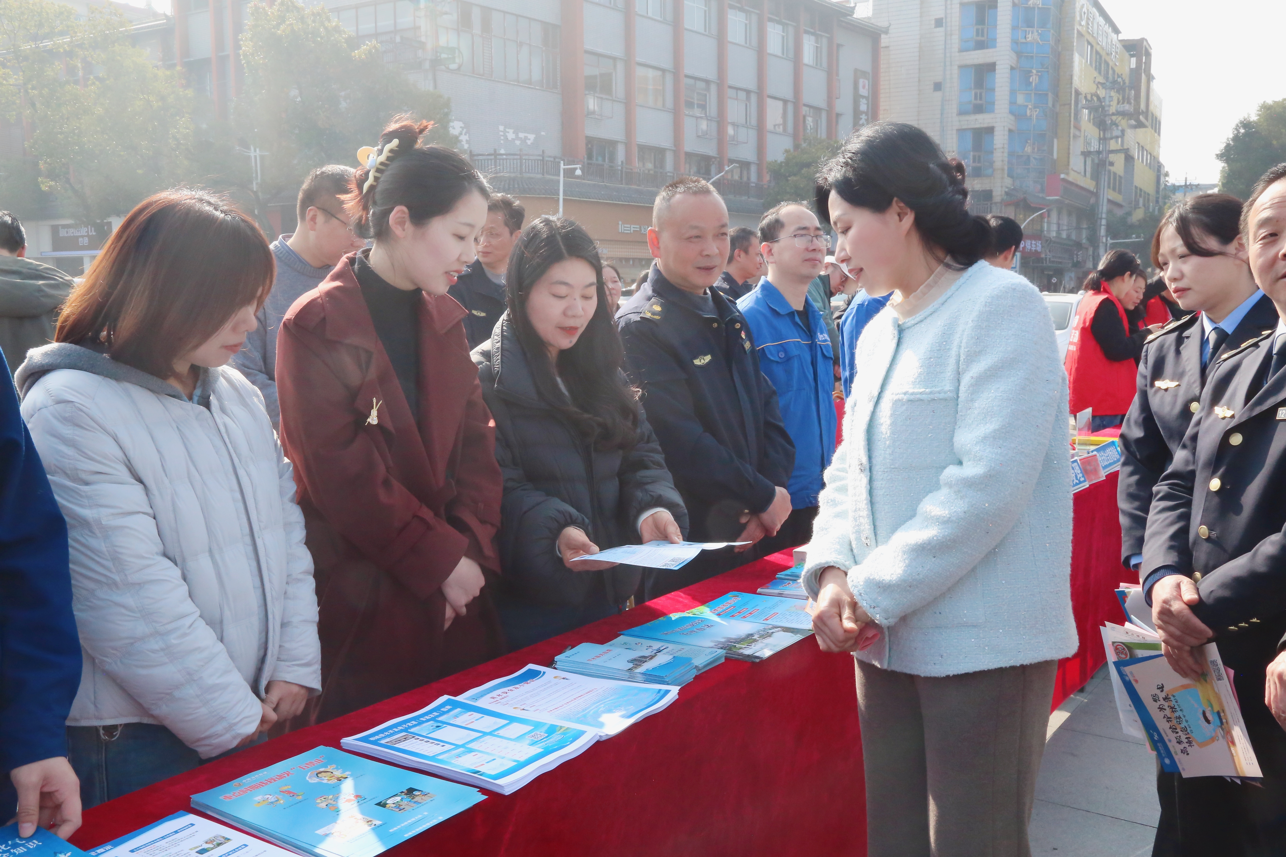 守护性命之源，，共筑消费和谐——市9001诚信金沙集团深刻发展“3·15”国际消费者权利日宣传征询服务活动