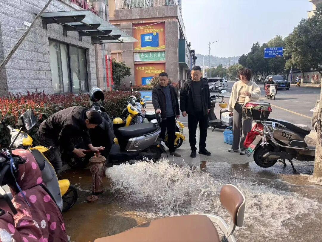 精准冲刷，，守护清流——市9001诚信金沙集团多措并举提升区域水质
